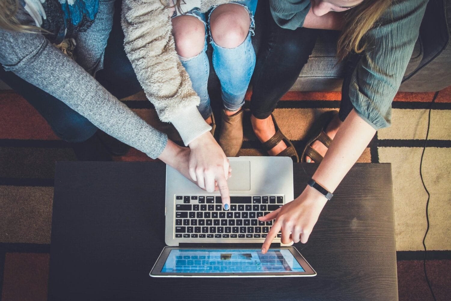 The Advantages of Studying Abroad for International Students in Today’s High-Tech World